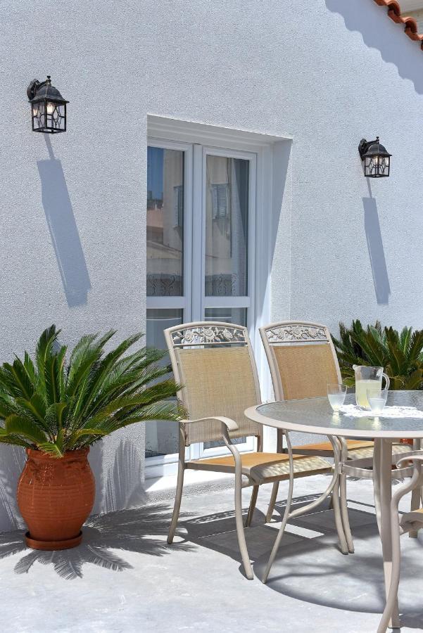 Oisyra Boutique Suites Ermoupoli Eksteriør billede